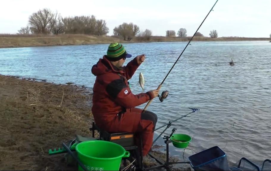 Ловля на фидер весной по холодной воде видео Ловля на фидер весной по холодной воде видео
